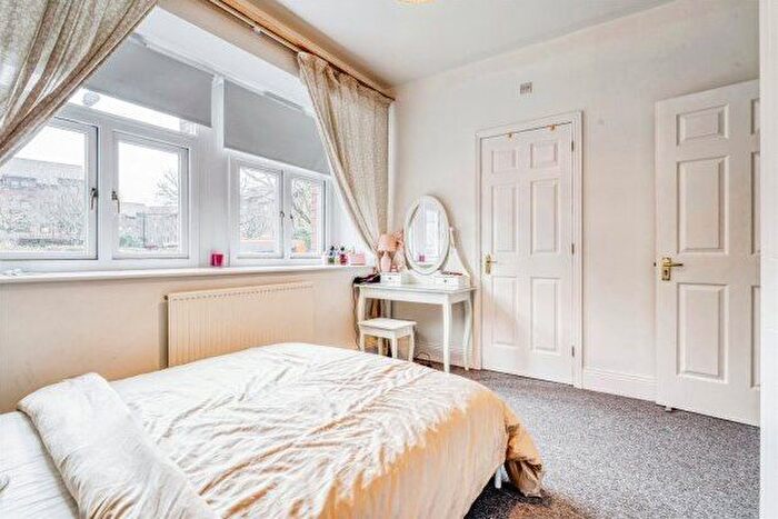 3 Bedroom Flat To Rent In Osborne Wallis House, Bristol, BS8