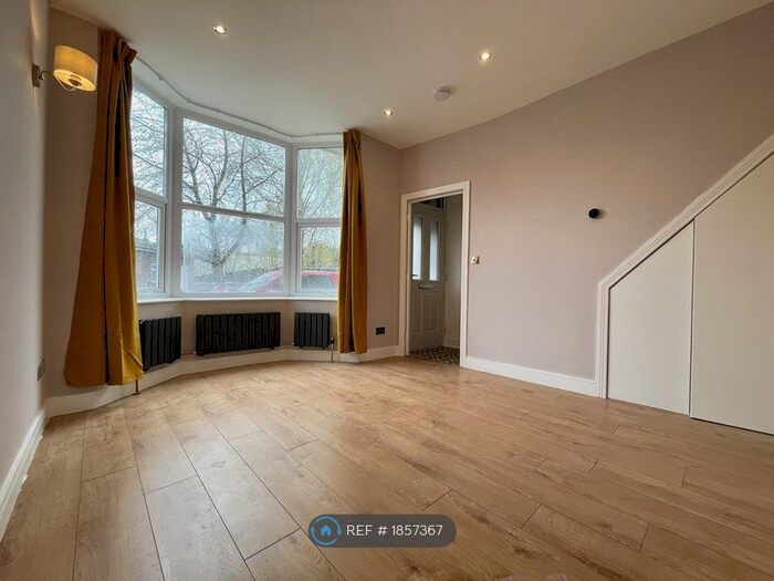 3 Bedroom Terraced House To Rent In Linden Road, Hampton, TW12