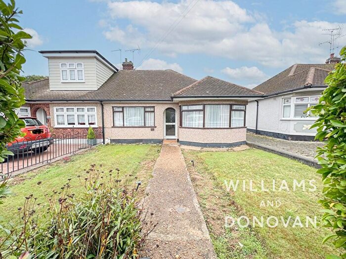 2 Bedroom Semi-Detached Bungalow For Sale In Southbourne Grove, Hockley, SS5