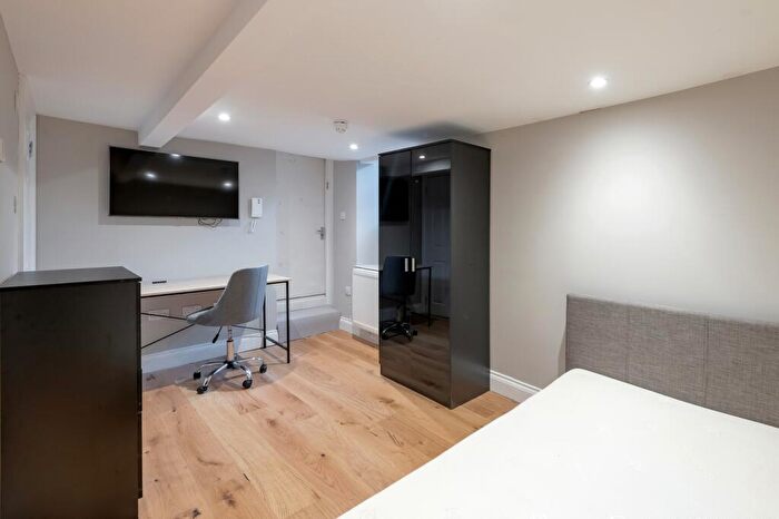 1 Bedroom Flat To Rent In Monmouth Street, Bath, BA1
