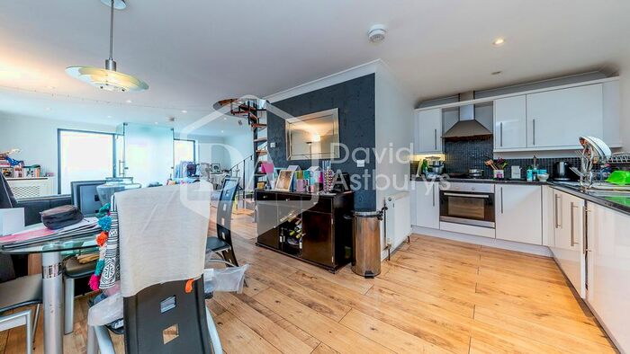 1 Bedroom Mews House To Rent In Hutton Grove Mews, North Finchley, London, N12