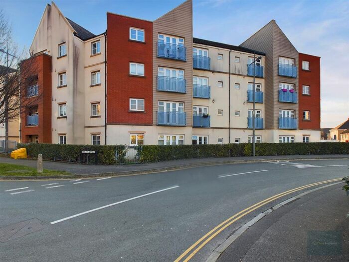 2 Bedroom Flat To Rent In Whistle Road, Mangotsfield, Bristol, BS16