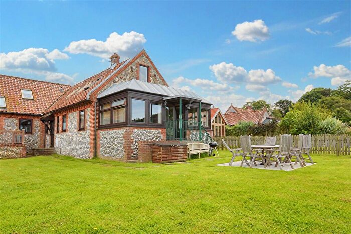 3 Bedroom Barn Conversion For Sale In Home Farm Rise, Weybourne, Holt, NR25
