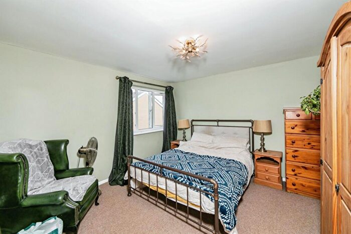 2 Bedroom Flat For Sale In Langdale Gardens, Earley, Reading, RG6