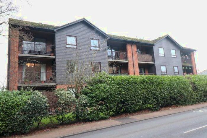 2 Bedroom Flat To Rent In Darlington Court, Brentwood, CM15