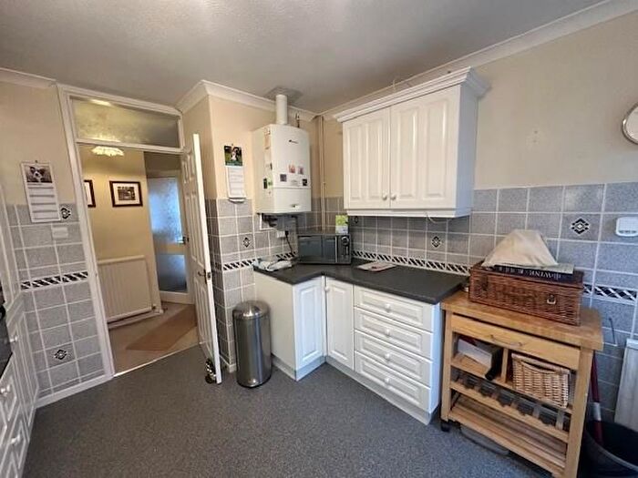 2 Bedroom Detached Bungalow To Rent In The Moors, Thatcham, RG19