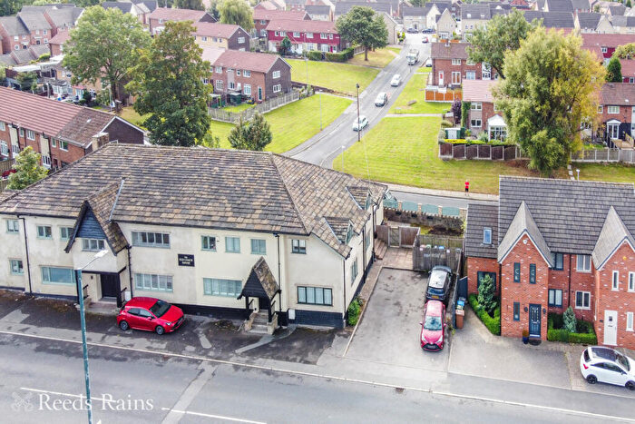 2 Bedroom End Of Terrace House For Sale In Mottram Road, Hyde, Greater Manchester, SK14
