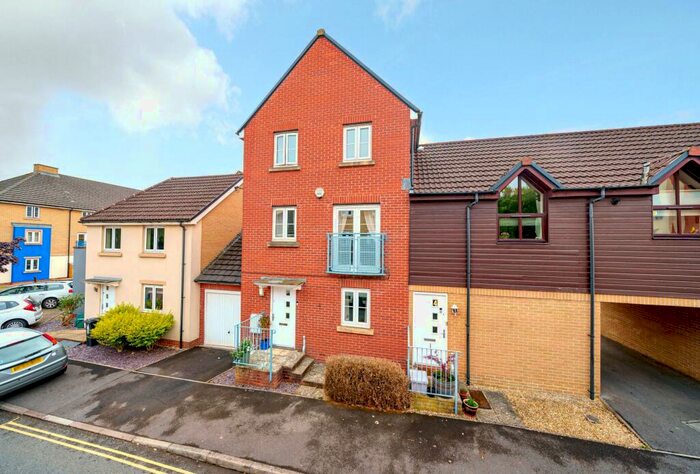 4 Bedroom End Of Terrace House To Rent In Whistle Road, Mangotsfield, Bristol, Gloucestershire, BS16