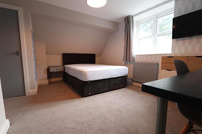 8 Bedroom Detached House To Rent In Cliff Road Gardens, Woodhouse, Leeds, LS6