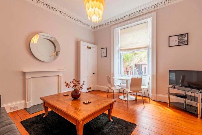 2 Bedroom Flat To Rent In Blackwood Crescent, Edinburgh, EH9