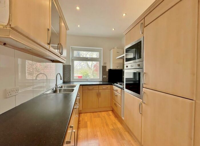2 Bedroom Flat To Rent In Finchley Rd, Golders Green, NW11