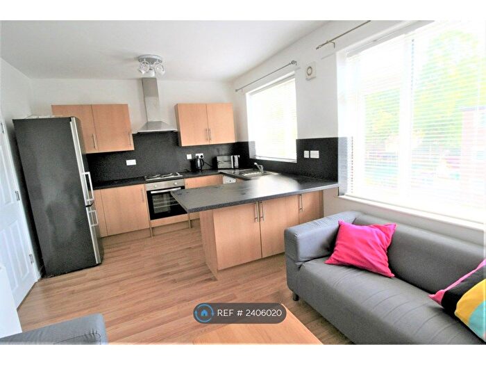 3 Bedroom Flat To Rent In Fairfield Court, Manchester, M14