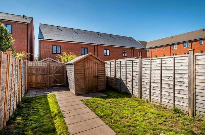 3 Bedroom Terraced House For Sale In Pinewood Way, Chichester, PO19