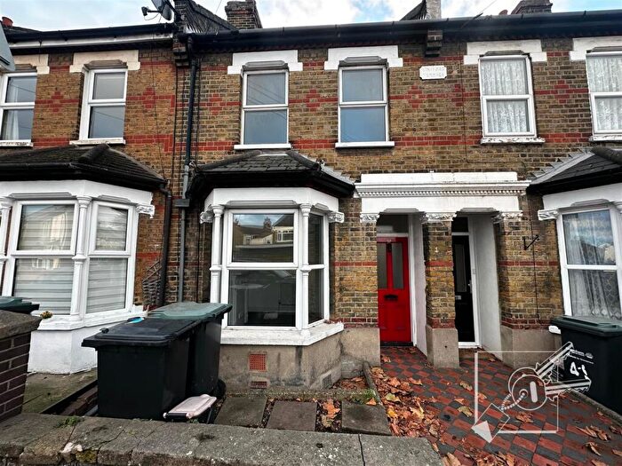 2 Bedroom Terraced House To Rent In Dover Road East, Gravesend, DA11