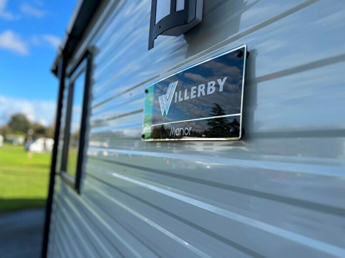 2 Bedroom Park Home For Sale In Rayford Park, Tiddington Road, CV37