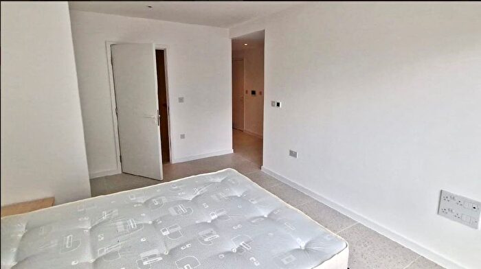 1 Bedroom Flat To Rent In The Bouchon, London, E1