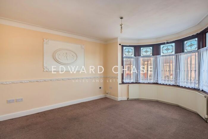 4 Bedroom Flat To Rent In Green Lane, Goodmayes, IG3