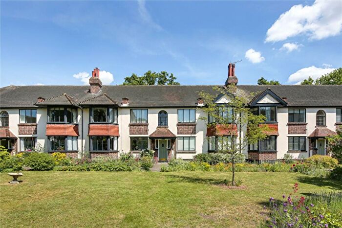 2 Bedroom Flat To Rent In Forest Court, London, E11