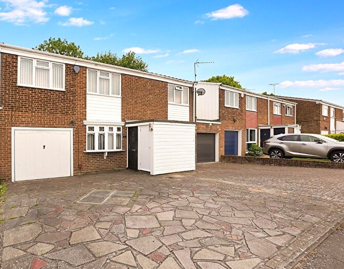 4 Bedroom Semi-Detached House For Sale In Sedley Close, Rainham, ME8