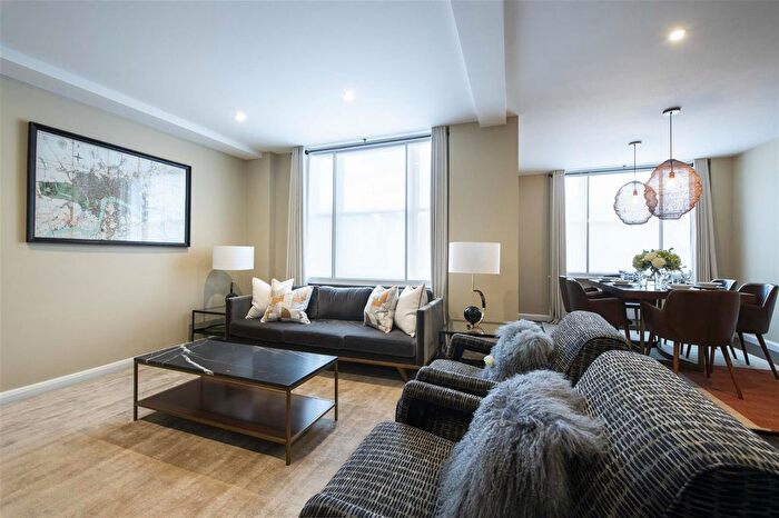 3 Bedroom Flat To Rent In Hill Street, London, W1J