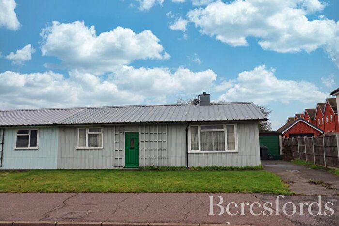 2 Bedroom Bungalow For Sale In Beeches Road, Chelmsford, CM1