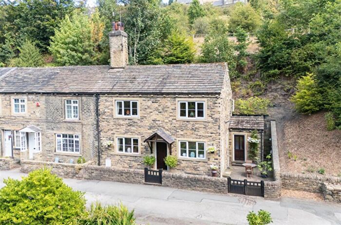 2 Bedroom End Of Terrace House For Sale In The Cottage, Salterlee, Halifax, HX3