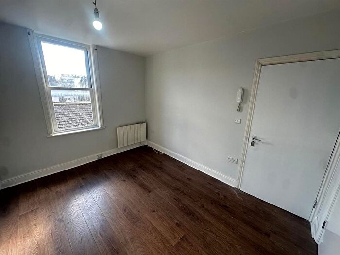 Studio To Rent In Station Rise, London, SE27