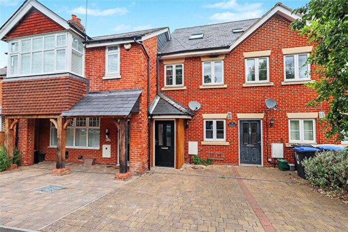 3 Bedroom Terraced House For Sale In Lavender Road, Woking, Surrey, GU22