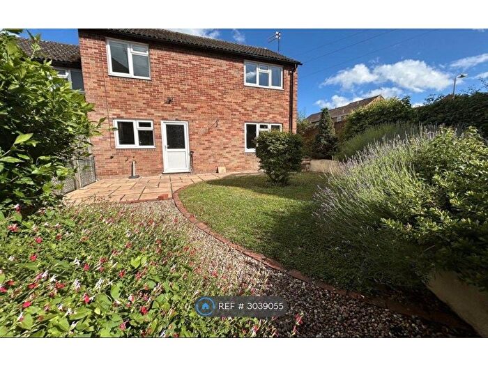 2 Bedroom Semi-Detached House To Rent In James Close, Marlow, SL7