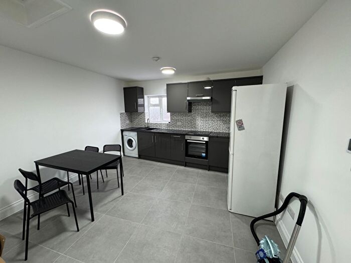 2 Bedroom Flat To Rent In Streatfield Road, Kenton, HA3