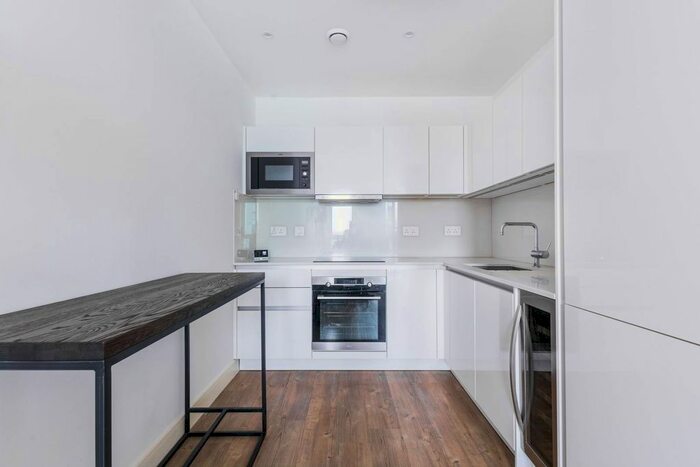 1 Bedroom Flat To Rent In Cable Walk, Greenwich, London, SE10