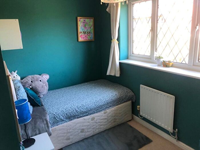 5 Bedroom House To Rent In Easby Abbey, MK41