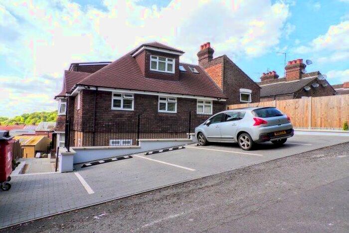 1 Bedroom Flat To Rent In A Hitchin Road, Luton, LU2