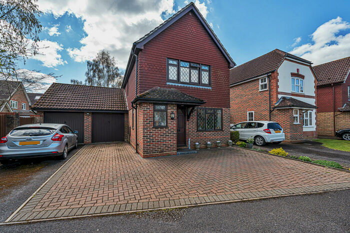 3 Bedroom Detached House To Rent In Goldsmith Close, Finchampstead, Wokingham, Berkshire, RG40