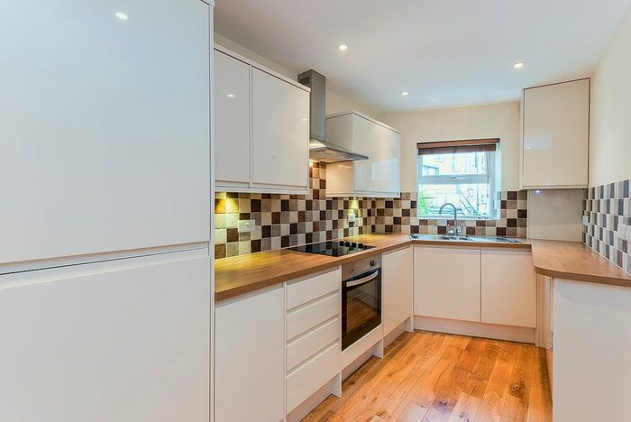 2 Bedroom Flat To Rent In Andover Road, Winchester, SO23
