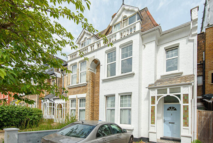 3 Bedroom Flat To Rent In Dyne Road, , Brondesbury, London, NW6