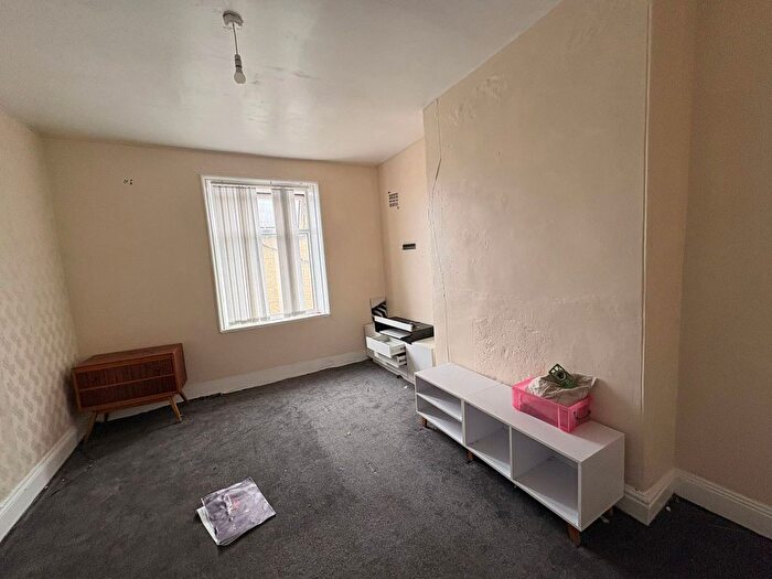 5 Bedroom Terraced House To Rent In Victor Road, Bradford, BD9