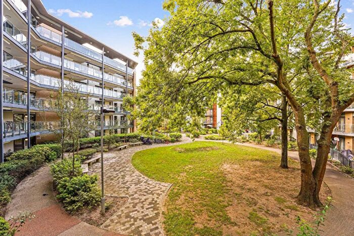 2 Bedroom Flat To Rent In Dragmore Street, London, SW4