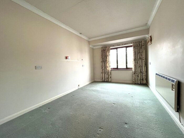 1 Bedroom Flat To Rent In Embassy Court, High Street, CM9
