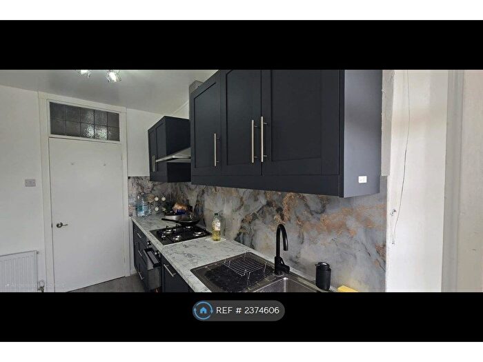2 Bedroom Flat To Rent In Falloden Way, London, NW11