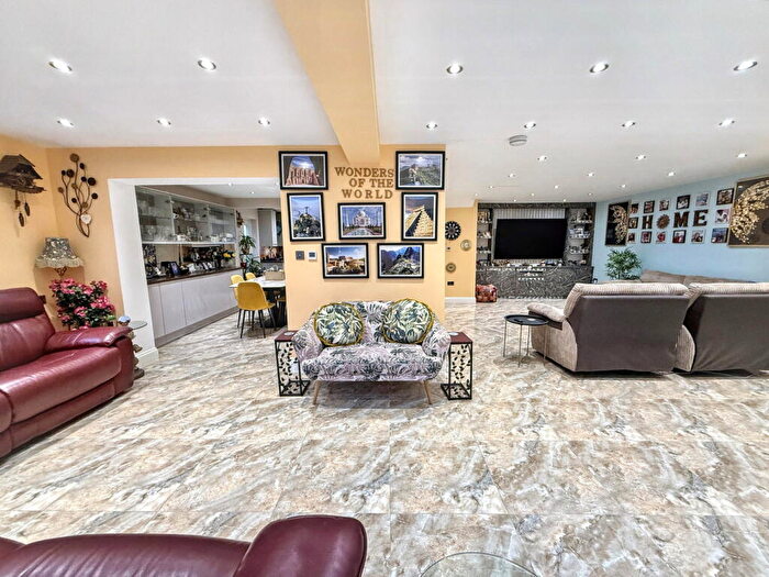 5 Bedroom Detached House For Sale In The Avenue, Orpington, BR6