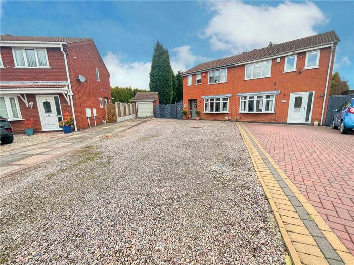 3 Bedroom House To Rent In Cadogan Road, Dosthill, Tamworth, Staffordshire, B77