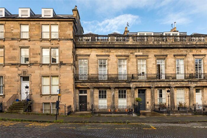 2 Bedroom Apartment For Sale In St. Bernards Crescent, Edinburgh, Midlothian, EH4