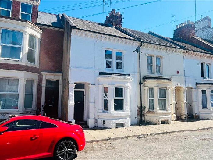 3 Bedroom Terraced House For Sale In Colwyn Road, The Mounts, Northampton, NN1