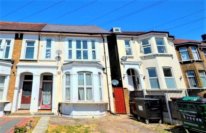 Studio To Rent In Hainault Road (), Leytonstone, E11