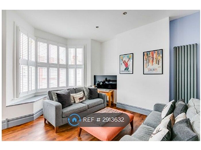 3 Bedroom Maisonette To Rent In Pennard Road, London, W12