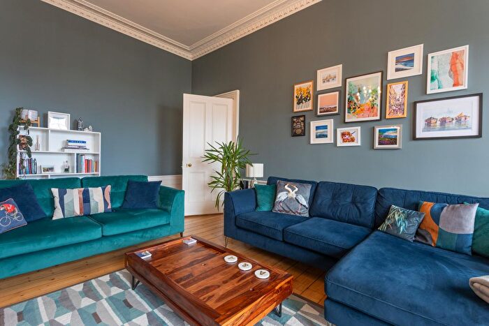3 Bedroom Flat To Rent In Fettes Row, New Town, Edinburgh, EH3
