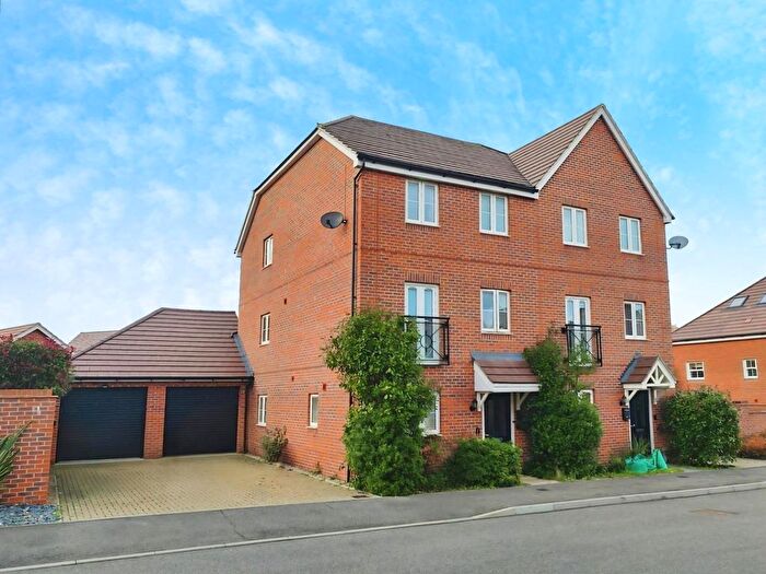 4 Bedroom Semi Detached House For Sale In Copsewood, Wokingham, RG41