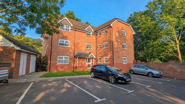 2 Bedroom Flat To Rent In Chelveston Crescent, Southampton, SO16