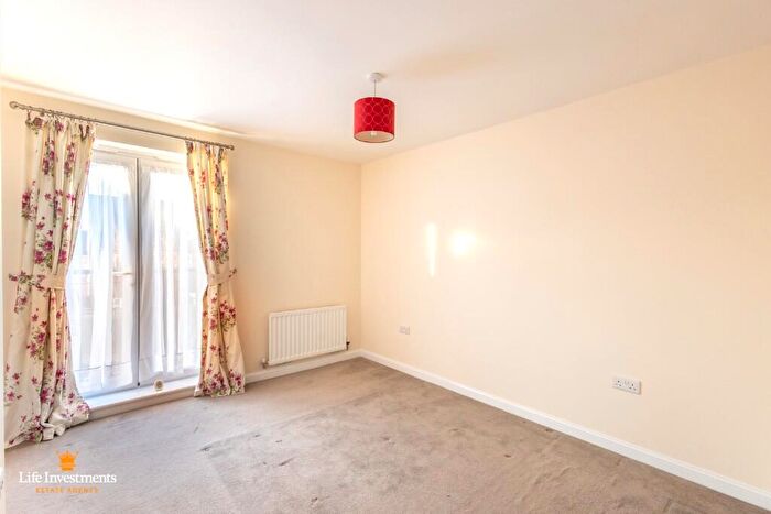 2 Bedroom Coach House To Rent In Lower Lodge Avenue, Rugby, Warwickshire, CV21